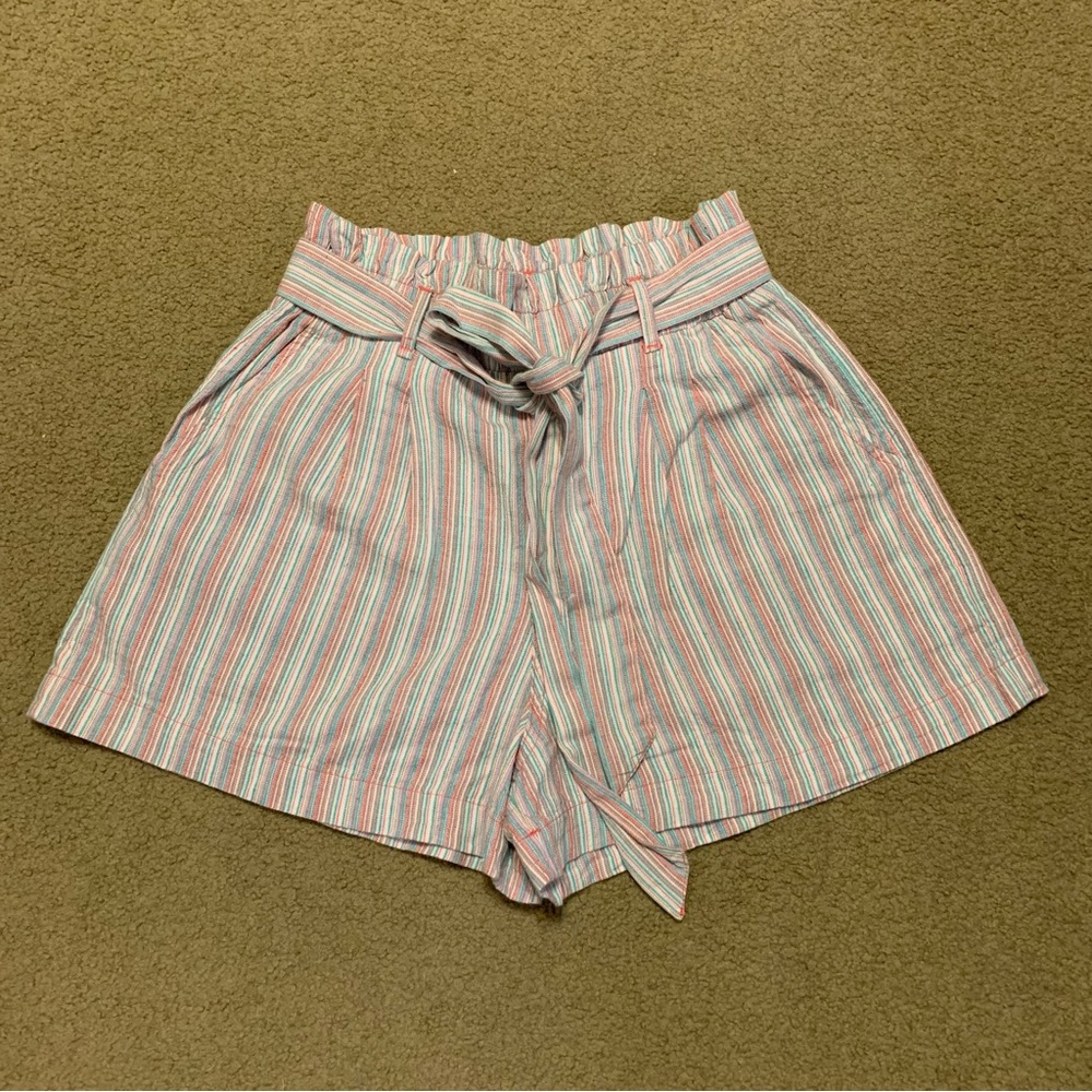 Women’s NWT American Eagle high-rise wide leg striped shorts size small
